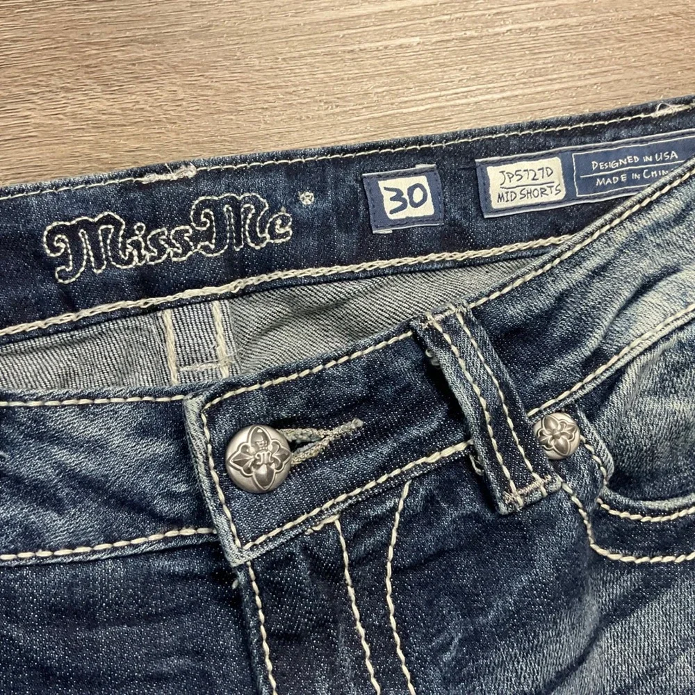 Y2K Miss Me Denim Embroidered Peace Cross JP5727D Mid Shorts Womens 30 Blue Boho